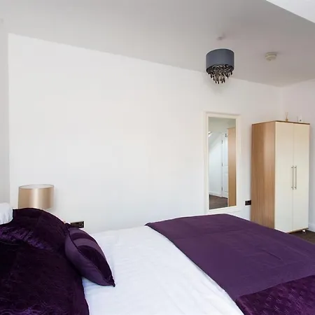 Luxurious Serviced *