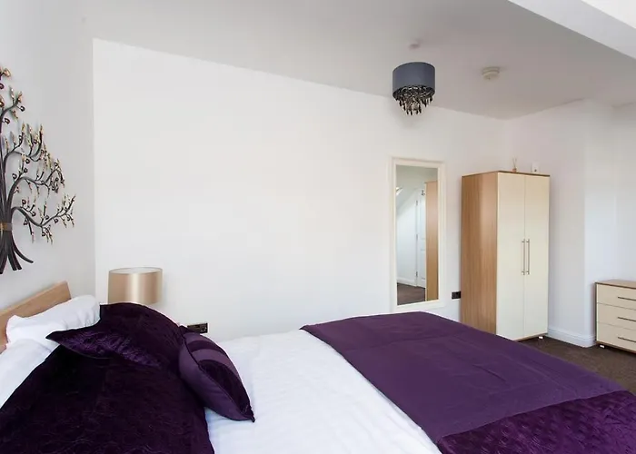 Luxurious Serviced *