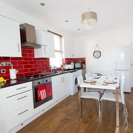 Luxurious Serviced *